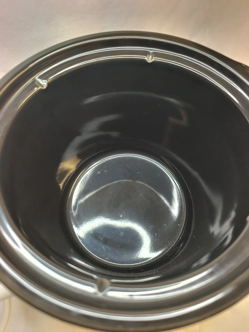 Beautiful Ivory Slow Cooker with Black Glass Lid